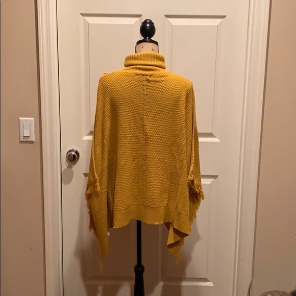 Mustard yellow sweater shawl with side but… - Picture 5 of 6